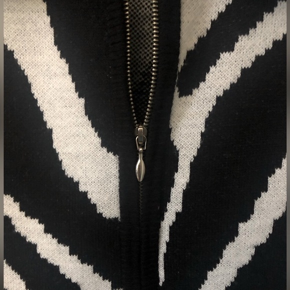 BLACK AND WHITE ZEBRA PRINT ZIP UP CARDIGAN SWEATER MP - Picture 4 of 9
